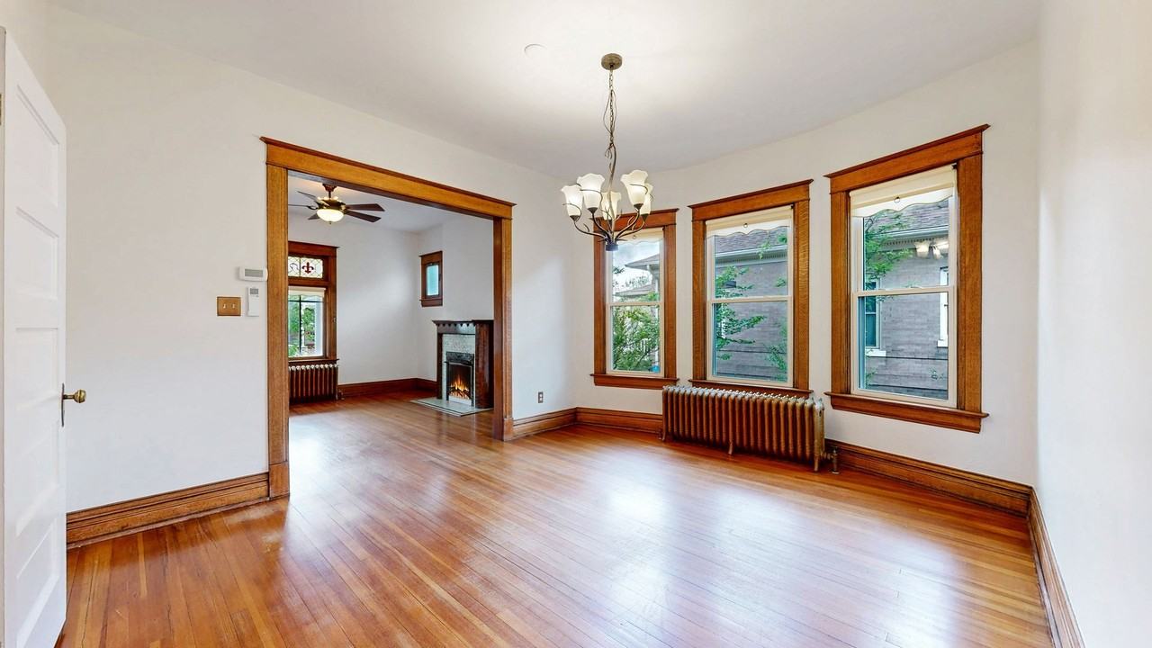 685 S Grant St - Photo 5 of 39