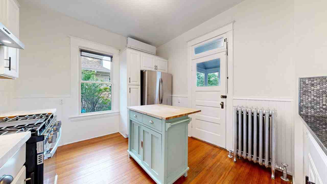 685 S Grant St - Photo 7 of 39