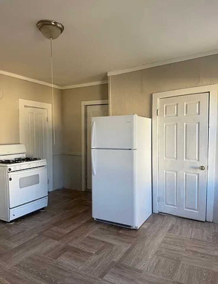 49 Brook St - Photo 2 of 6