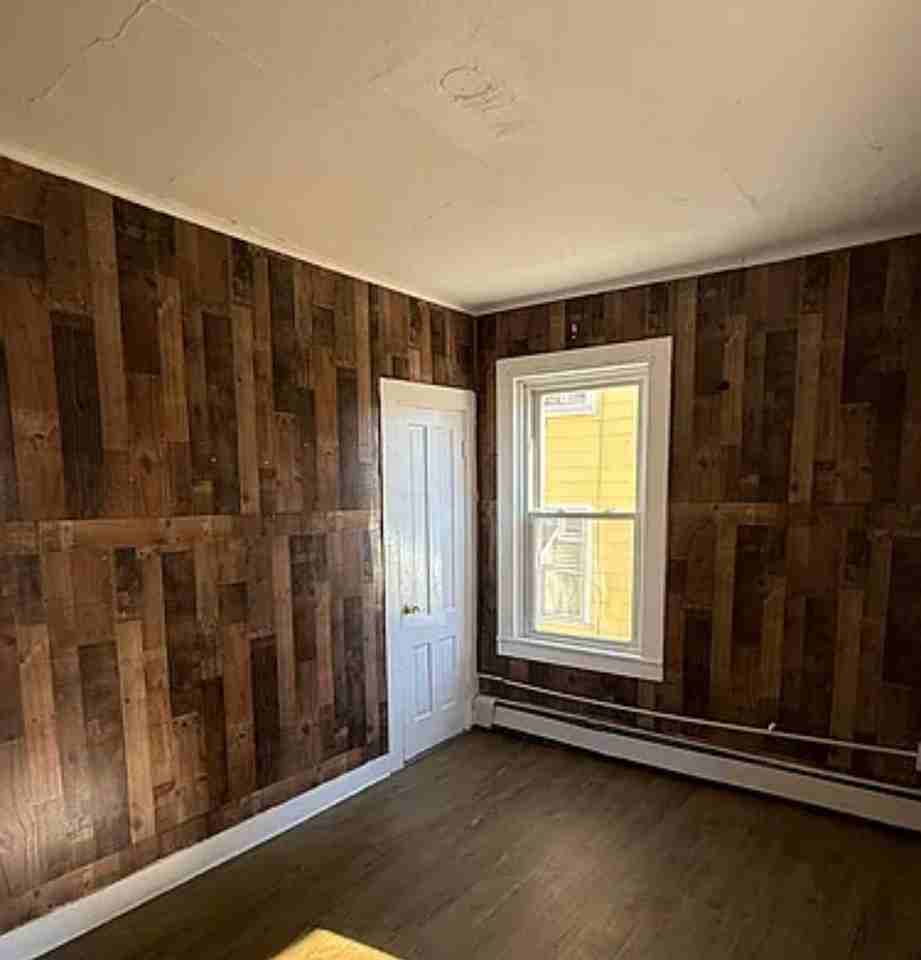 49 Brook St - Photo 4 of 6