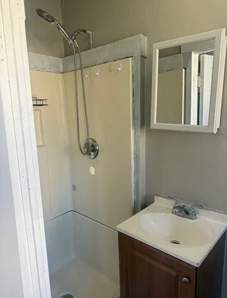49 Brook St - Photo 5 of 6