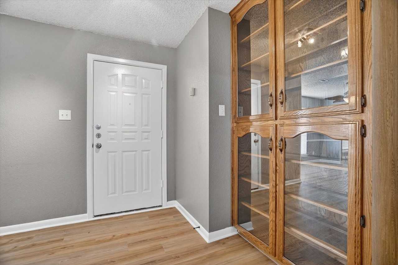 2924 Pritchett Dr - Photo 3 of 20