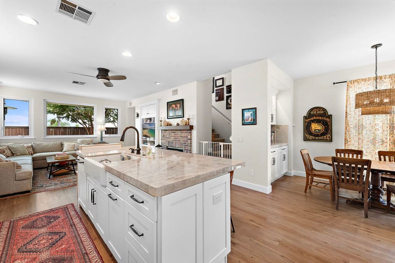 1785 Clover Tree Ct - Photo 4 of 36