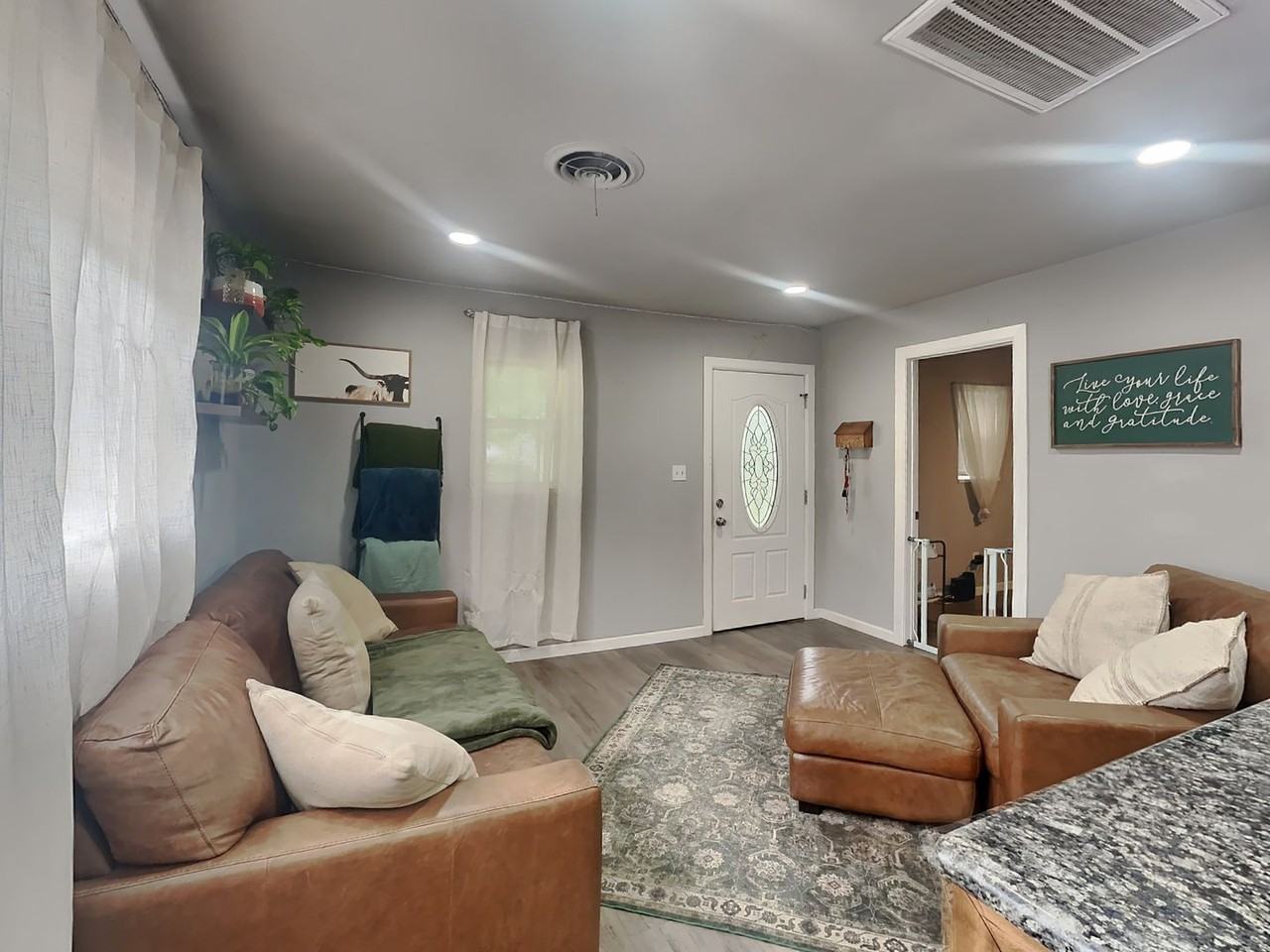 3025 Delaware Trl - Photo 4 of 12
