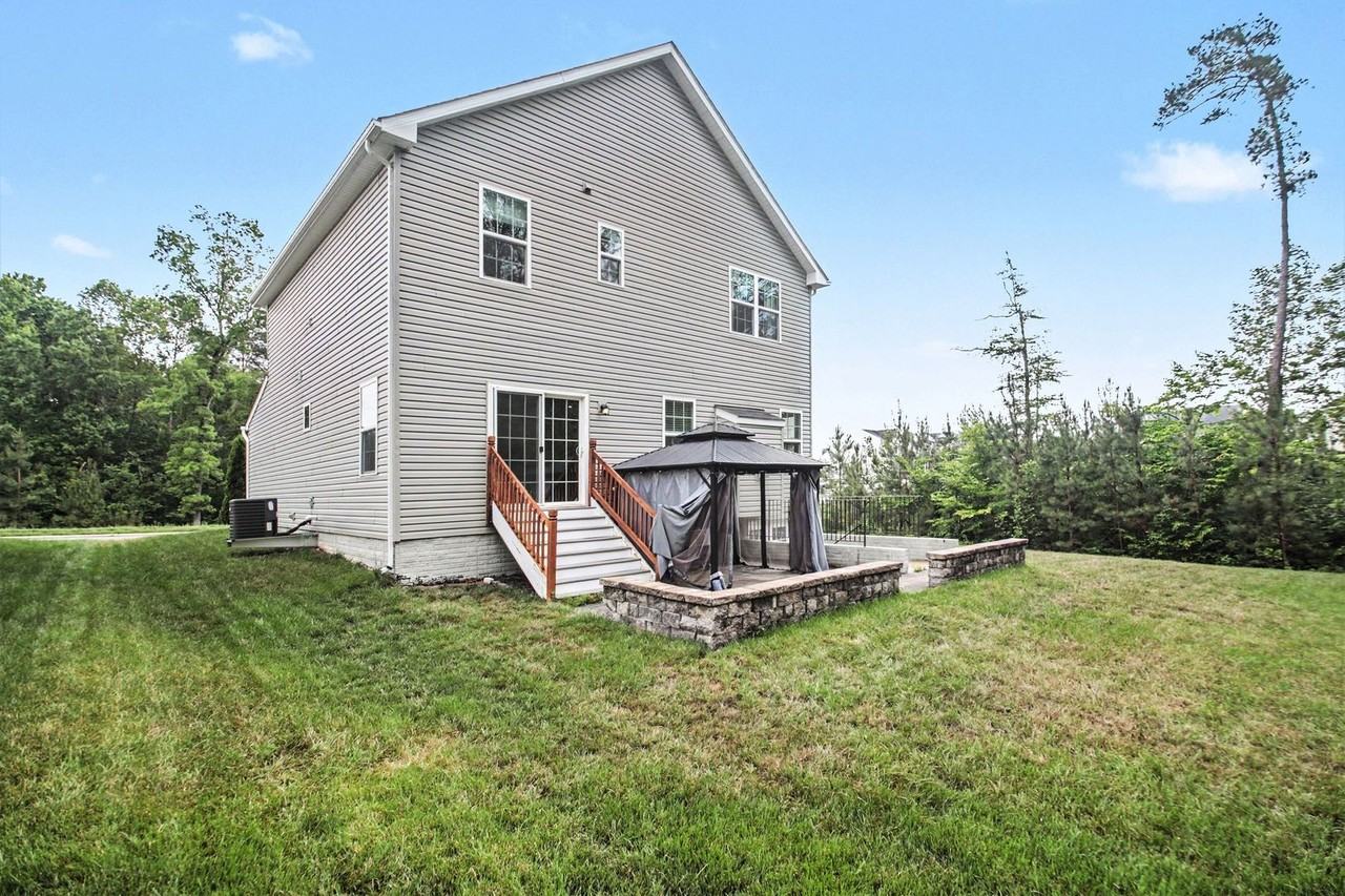 5704 Piney Glade Rd - Photo 3 of 17