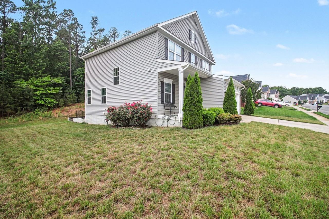 5704 Piney Glade Rd - Photo 4 of 17