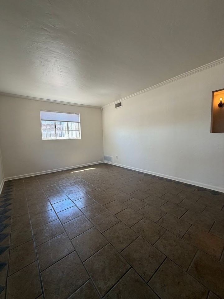 3411 E Pima St - Photo 3 of 20