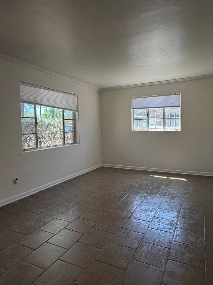 3411 E Pima St - Photo 4 of 20