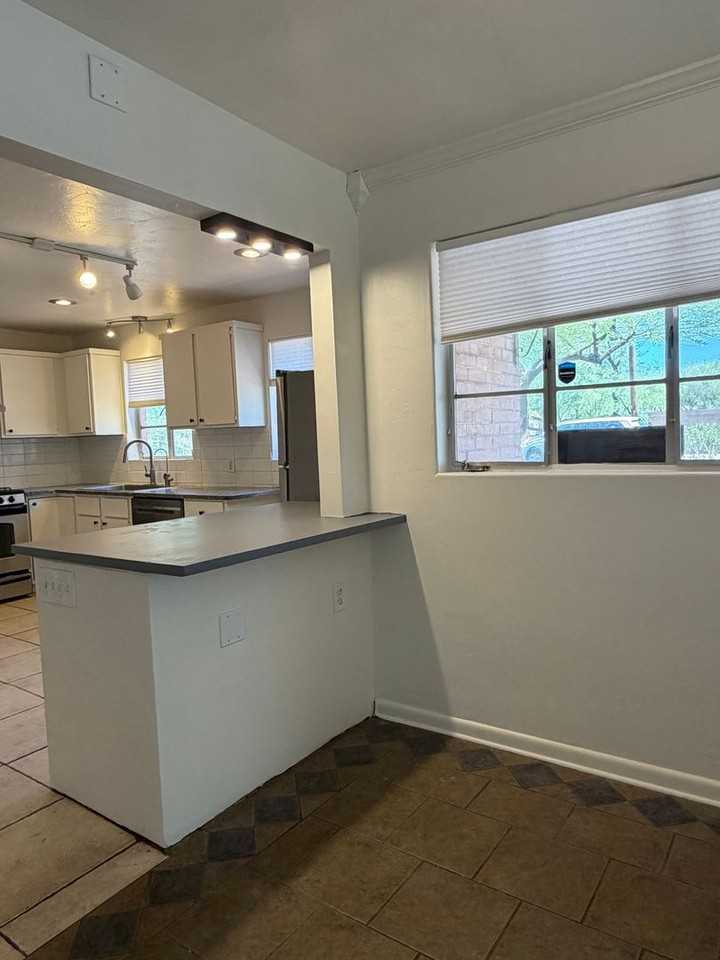 3411 E Pima St - Photo 5 of 20