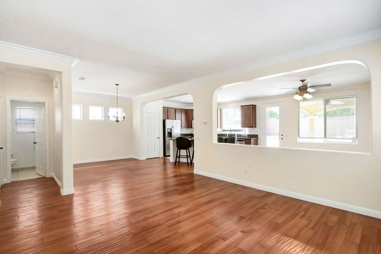 33561 Cedar Creek Ln - Photo 3 of 19