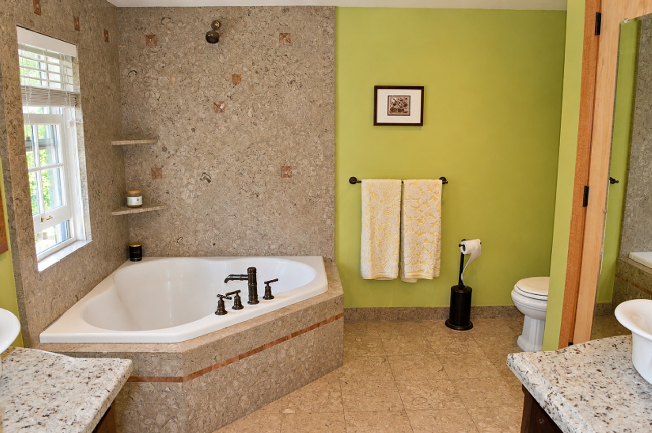 140 Bulkley Ave - Photo 5 of 25