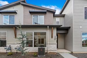 featured image of 740 S Calhoun Ln