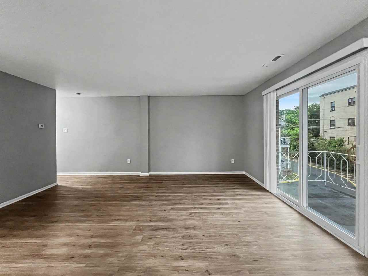 200 E. Maple Avenue - Photo 6 of 24