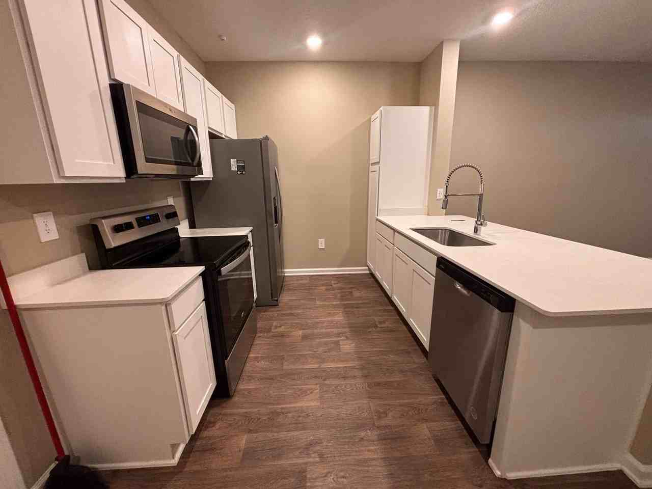 903 Rivertree Pl - Photo 4 of 25