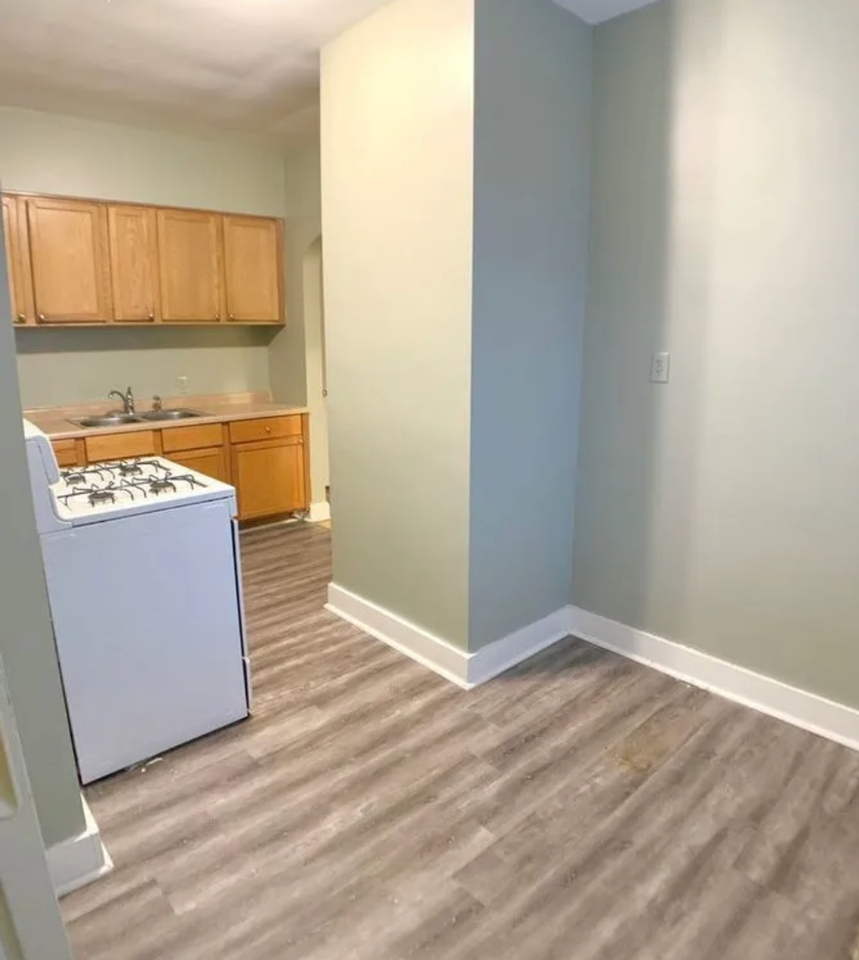 939 College Ave - Photo 6 of 7