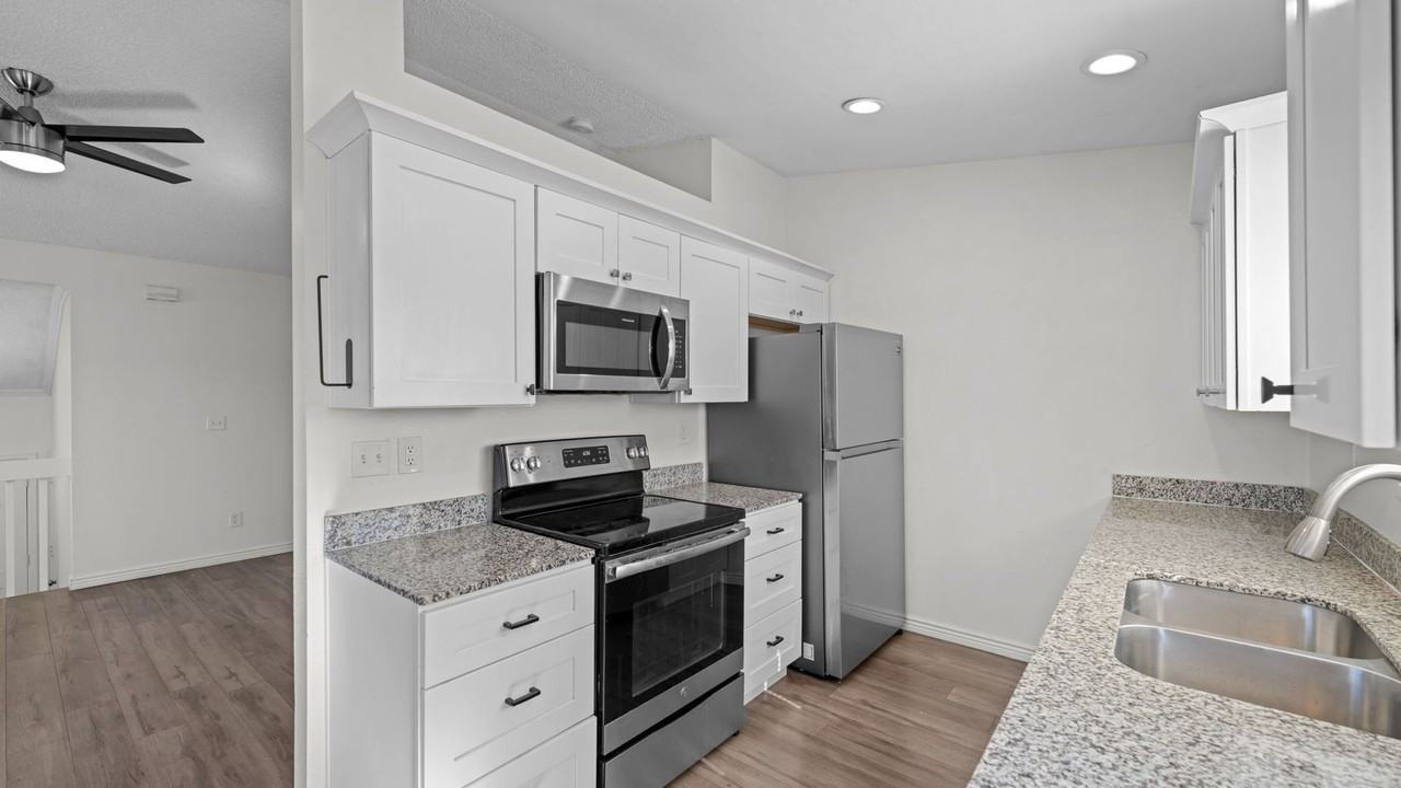580 Upton Dr - Photo 3 of 30