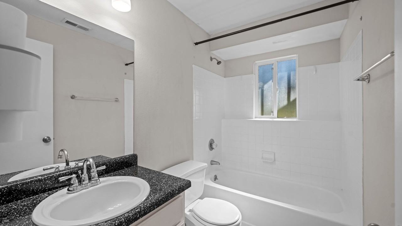 580 Upton Dr - Photo 5 of 30