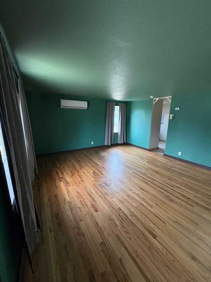 36 D St Ne - Photo 2 of 8