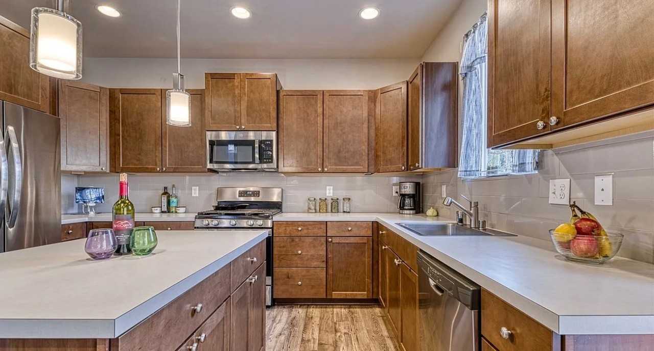 2308 Vancouver Ave Se - Photo 2 of 3