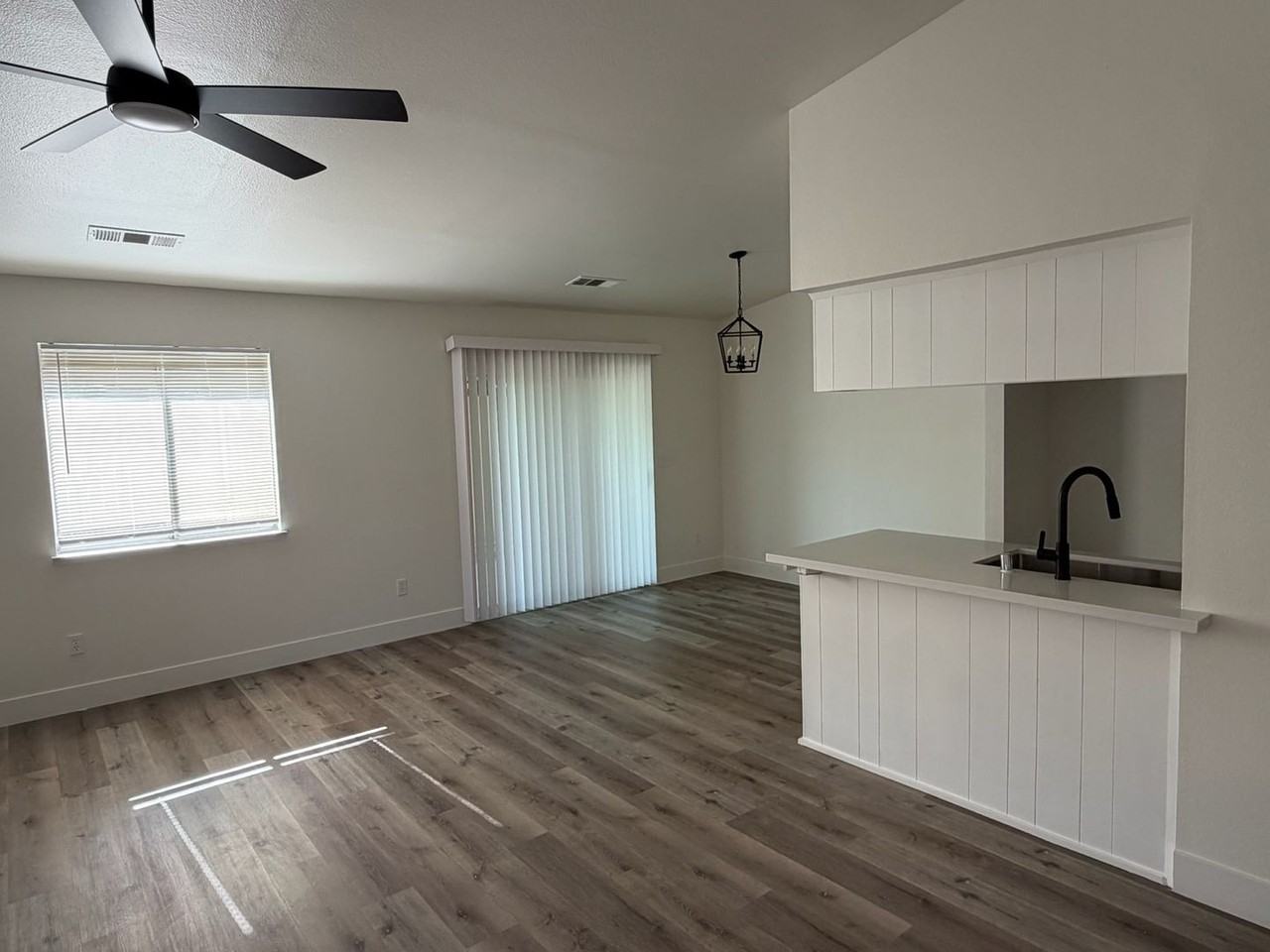 2337 N 10th Ave - Photo 2 of 19