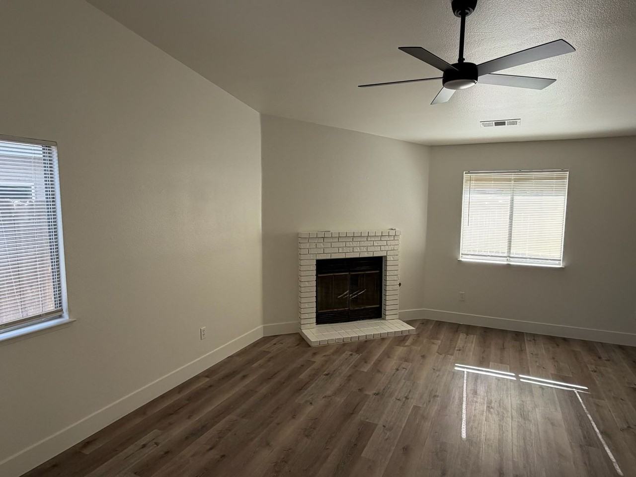 2337 N 10th Ave - Photo 3 of 19