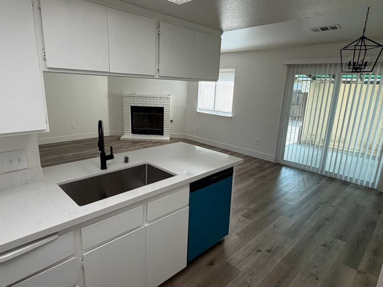 2337 N 10th Ave - Photo 4 of 19