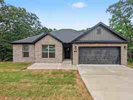 featured image of 64 Islay Dr