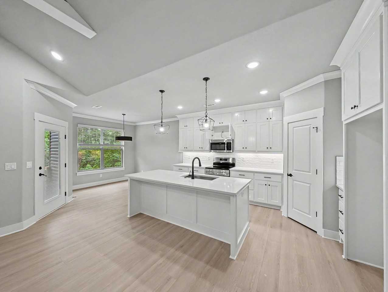 64 Islay Dr - Photo 5 of 22