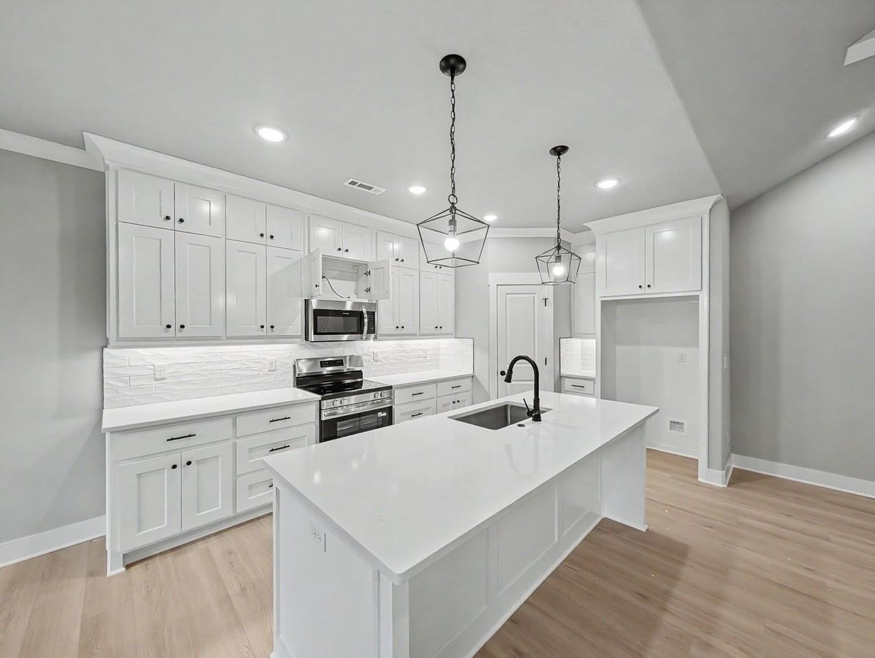 64 Islay Dr - Photo 6 of 22