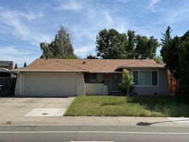 featured image of 3095 Rosemont Dr