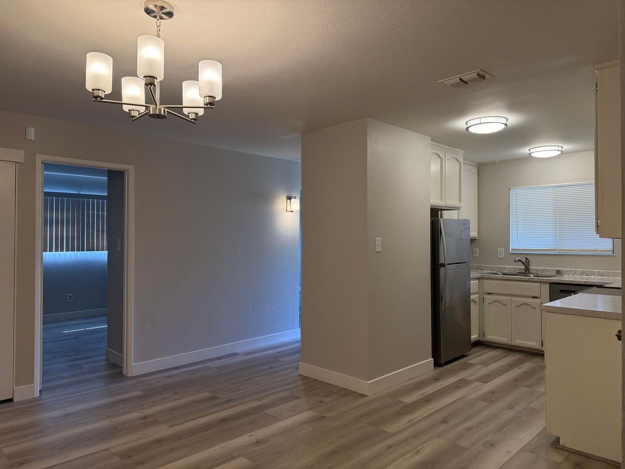3095 Rosemont Dr - Photo 4 of 10