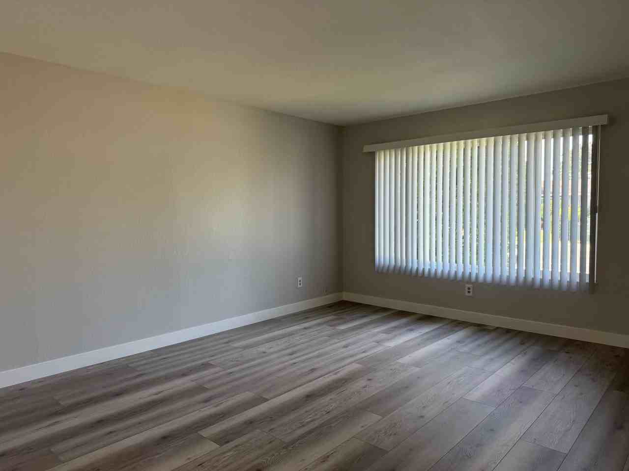 3095 Rosemont Dr - Photo 6 of 10