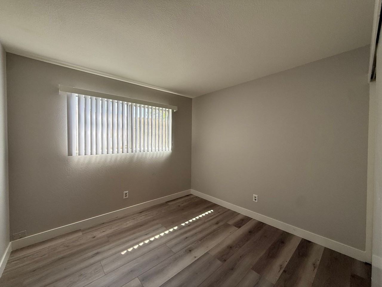 3095 Rosemont Dr - Photo 7 of 10