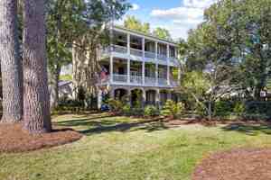 featured image of 2112 Parkway Dr