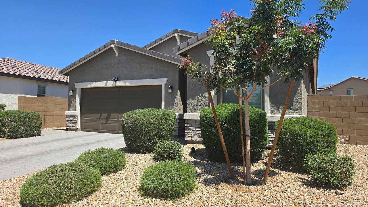 15650 W Morning Glory St - Photo 2 of 16