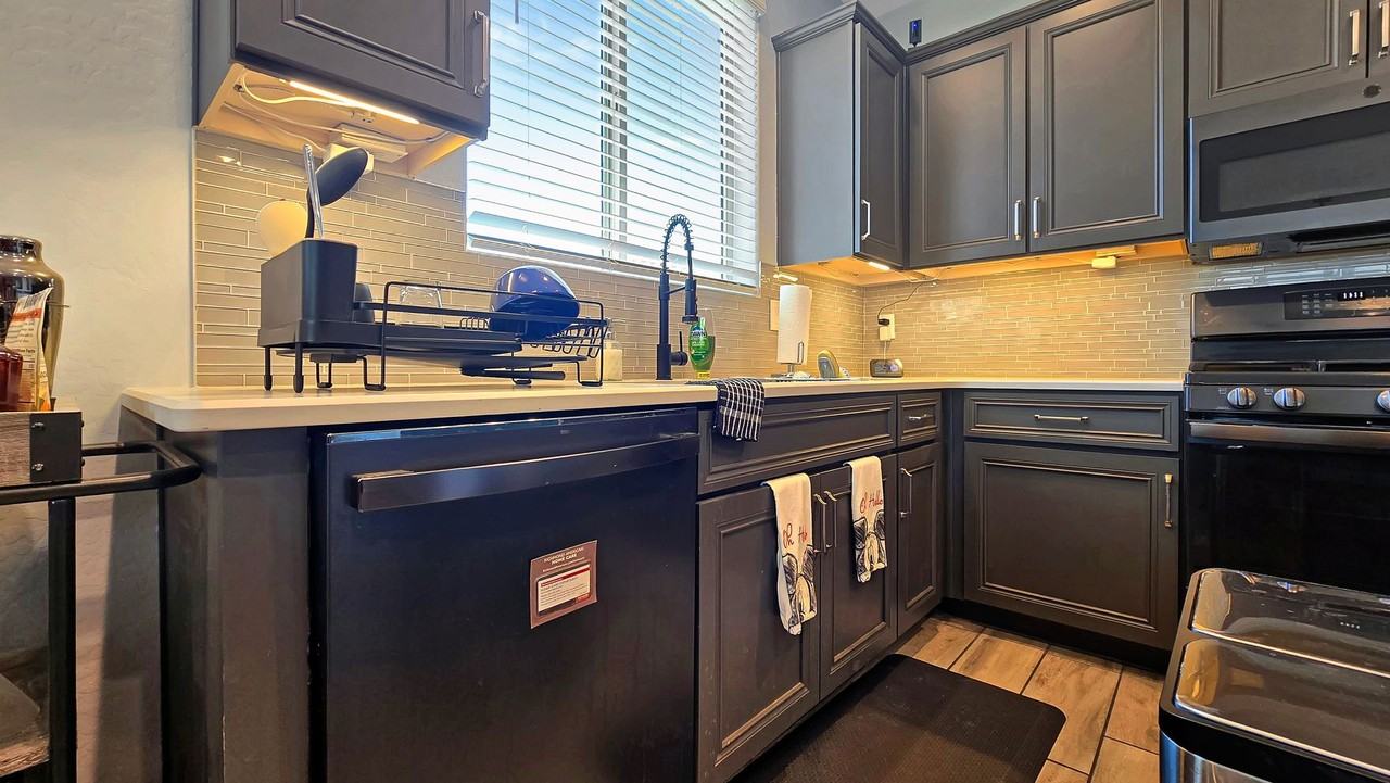 15650 W Morning Glory St - Photo 6 of 16