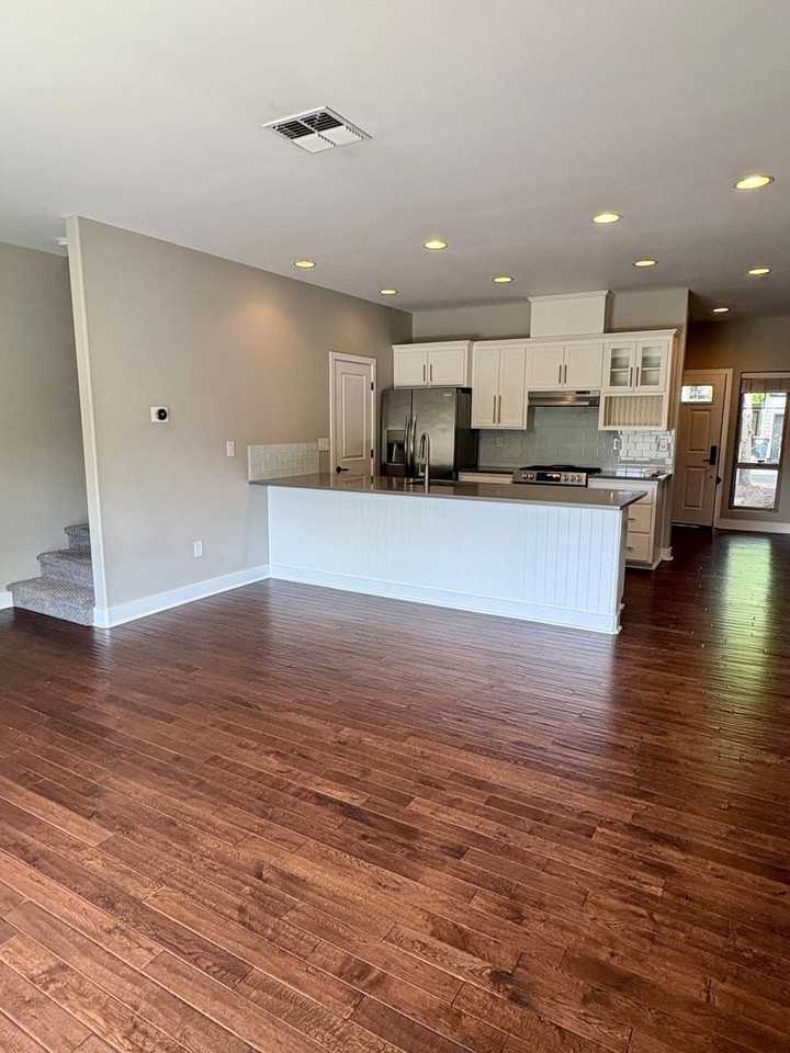 283 Tyler Ave - Photo 6 of 19