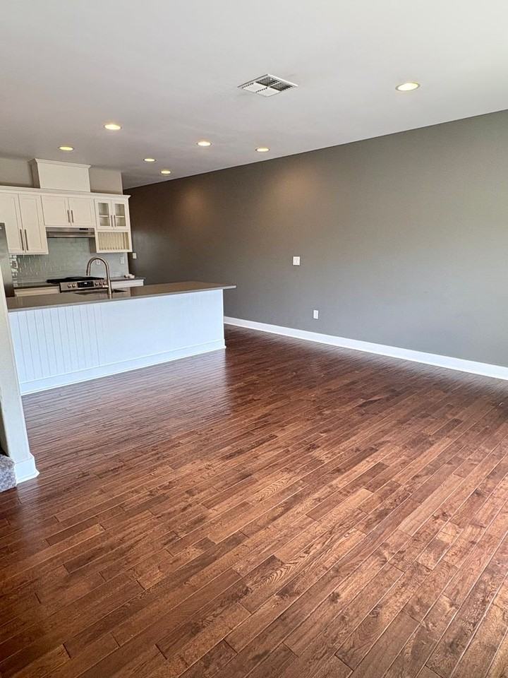 283 Tyler Ave - Photo 7 of 19