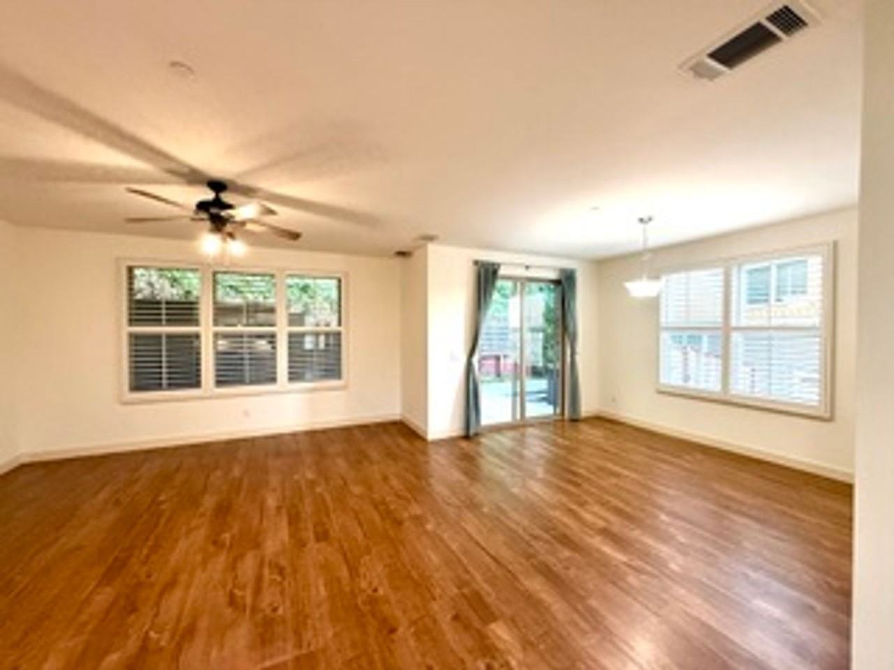 912 Lundy Ln - Photo 4 of 17