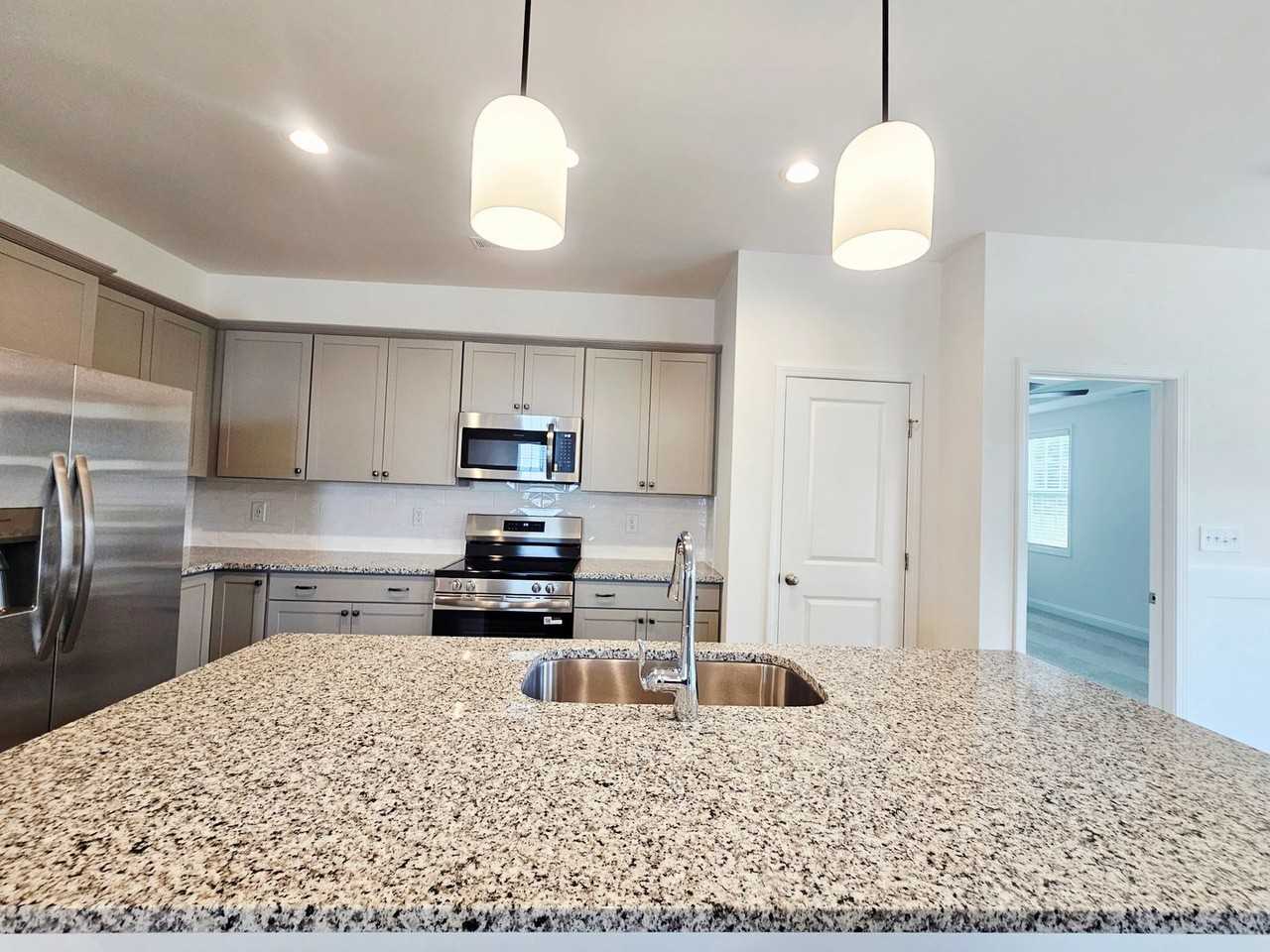 283 Crowville St - Photo 7 of 36