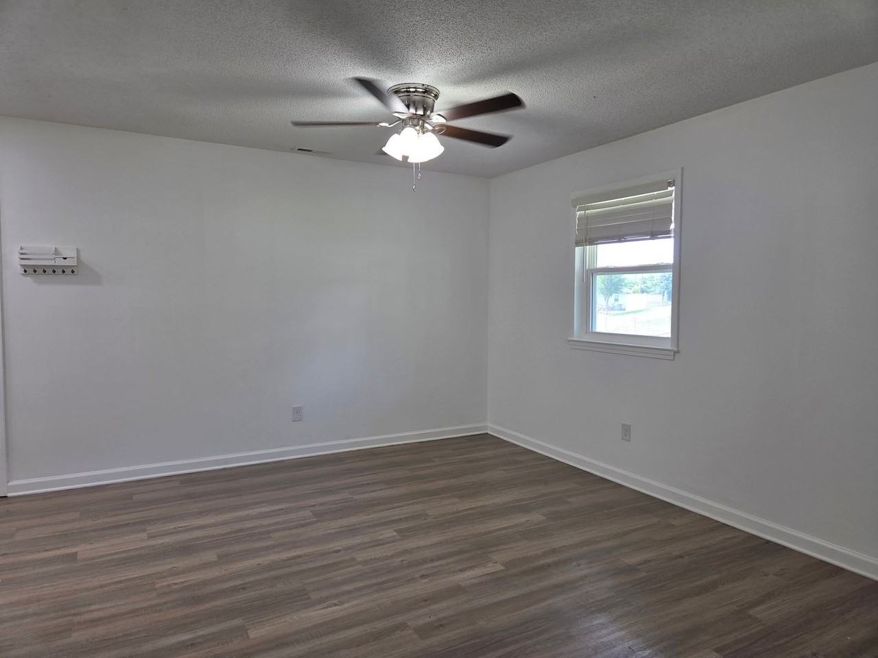 217 Foxwood Dr - Photo 2 of 13