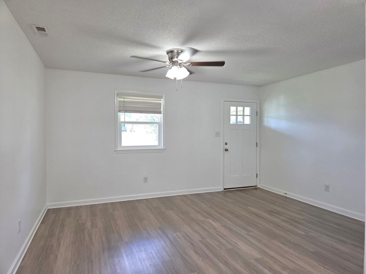 217 Foxwood Dr - Photo 3 of 13