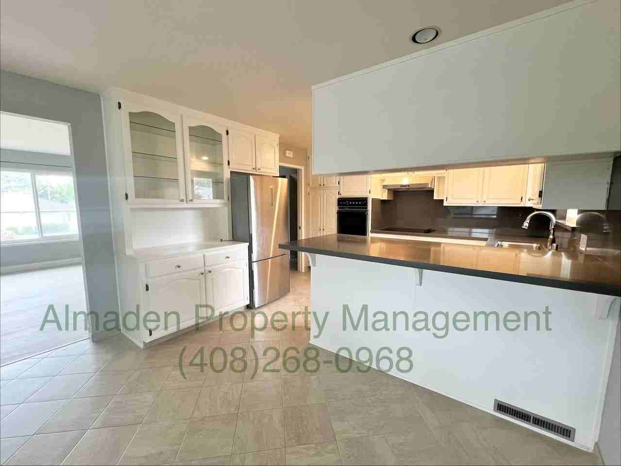 1096 Polk Ave - Photo 4 of 23