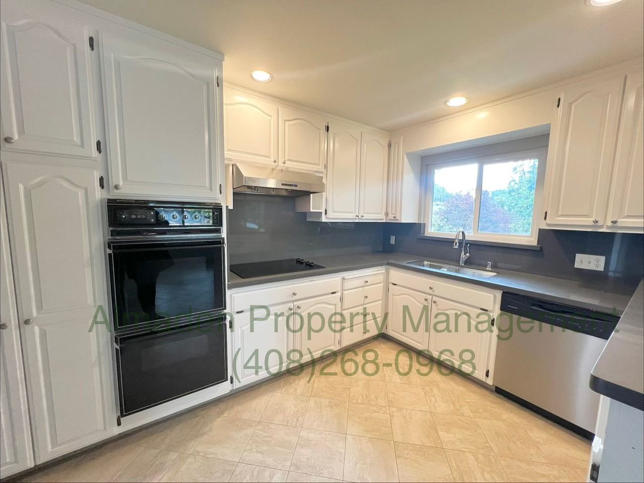 1096 Polk Ave - Photo 5 of 23