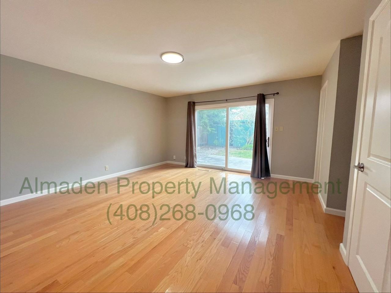 1096 Polk Ave - Photo 6 of 23