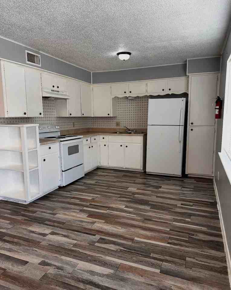 1507 Bundrant Dr - Photo 4 of 18