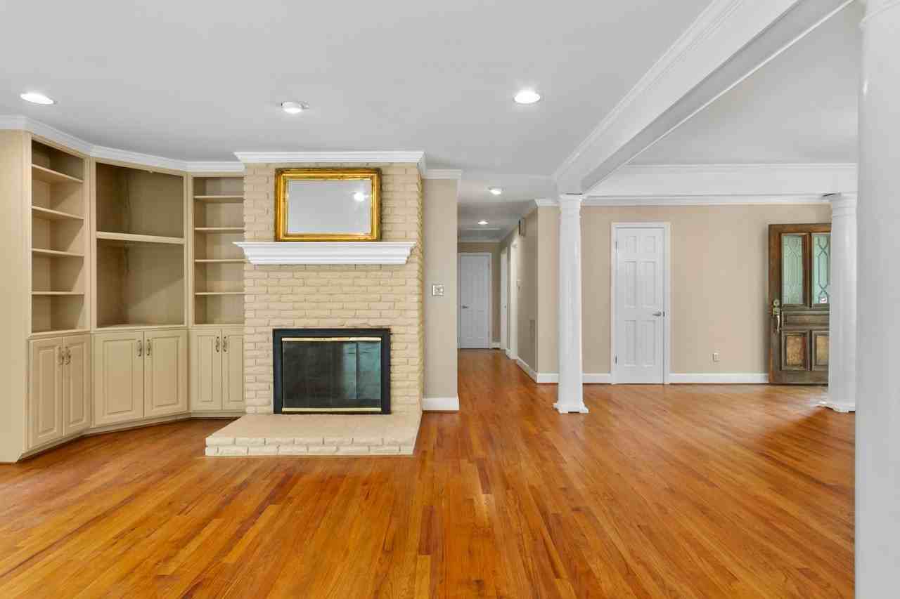 4909 Northwood Lake Dr E - Photo 4 of 24