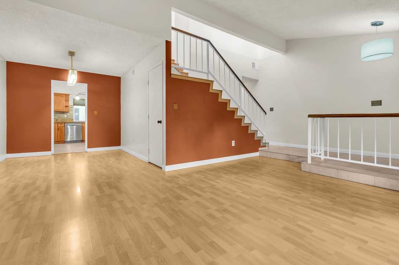 1428 Camelot Dr - Photo 5 of 30