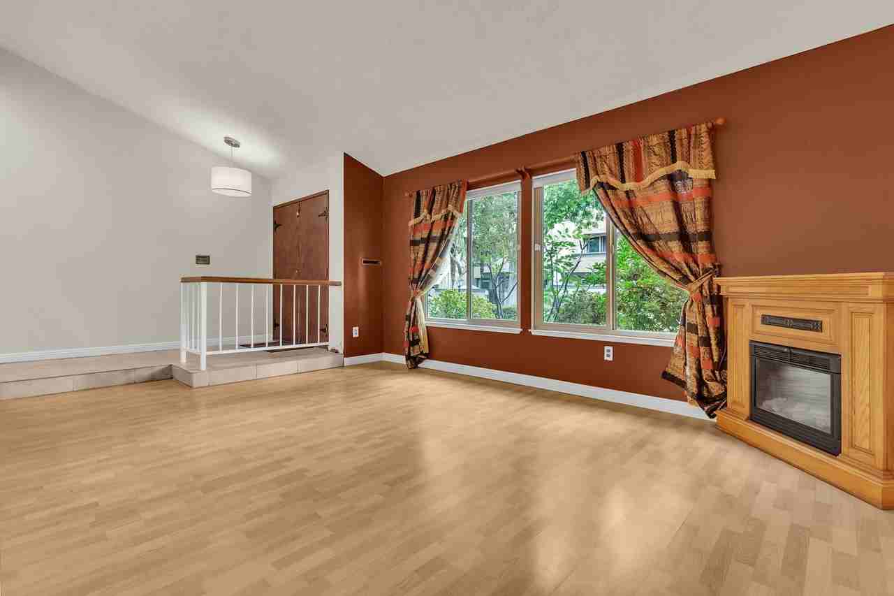 1428 Camelot Dr - Photo 6 of 30