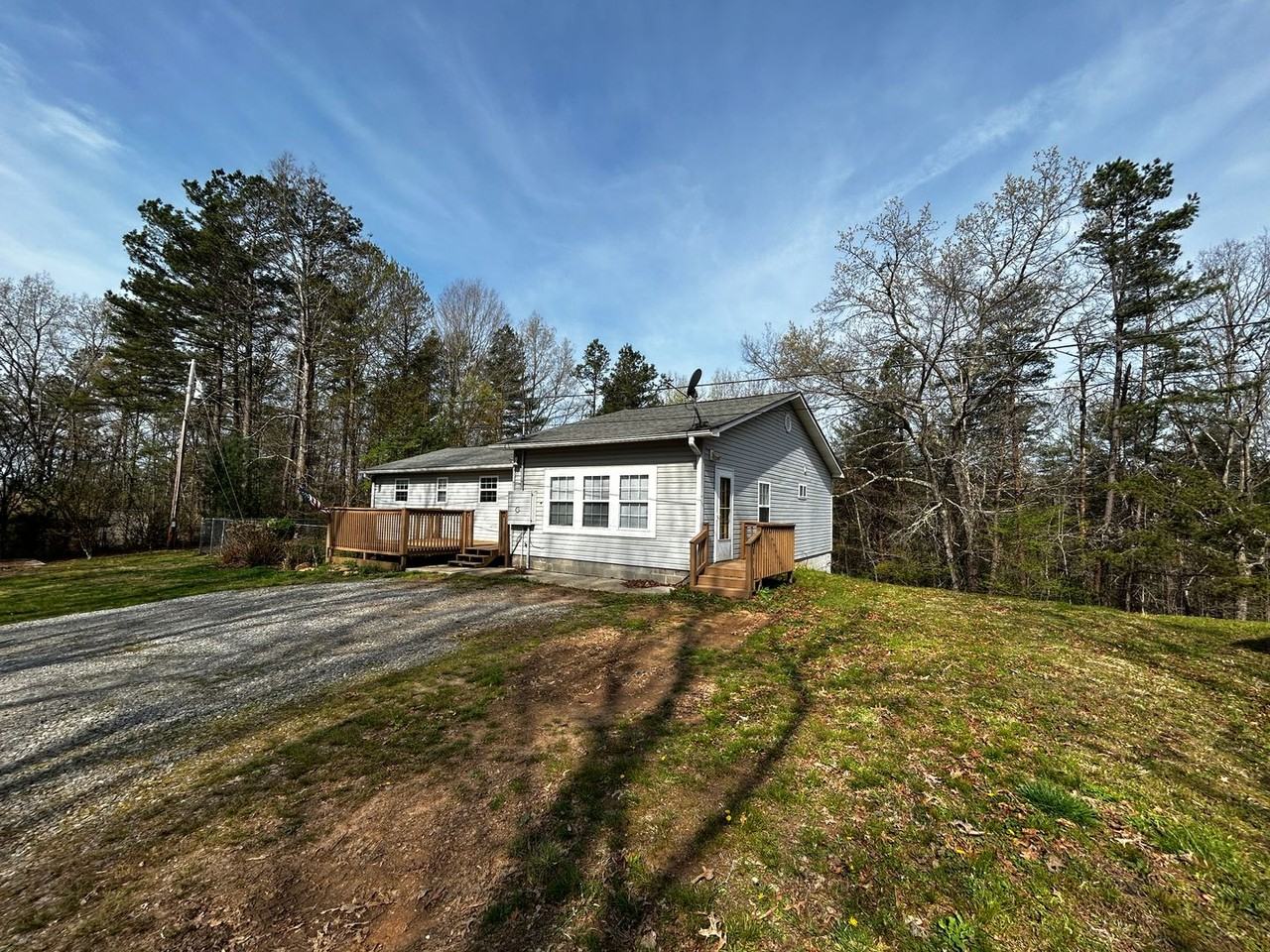 204 Cane Creek Ln - Photo 2 of 7